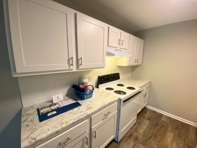 Building Photo - 2 Bedroom Apartment in Maryville, TN – $50...