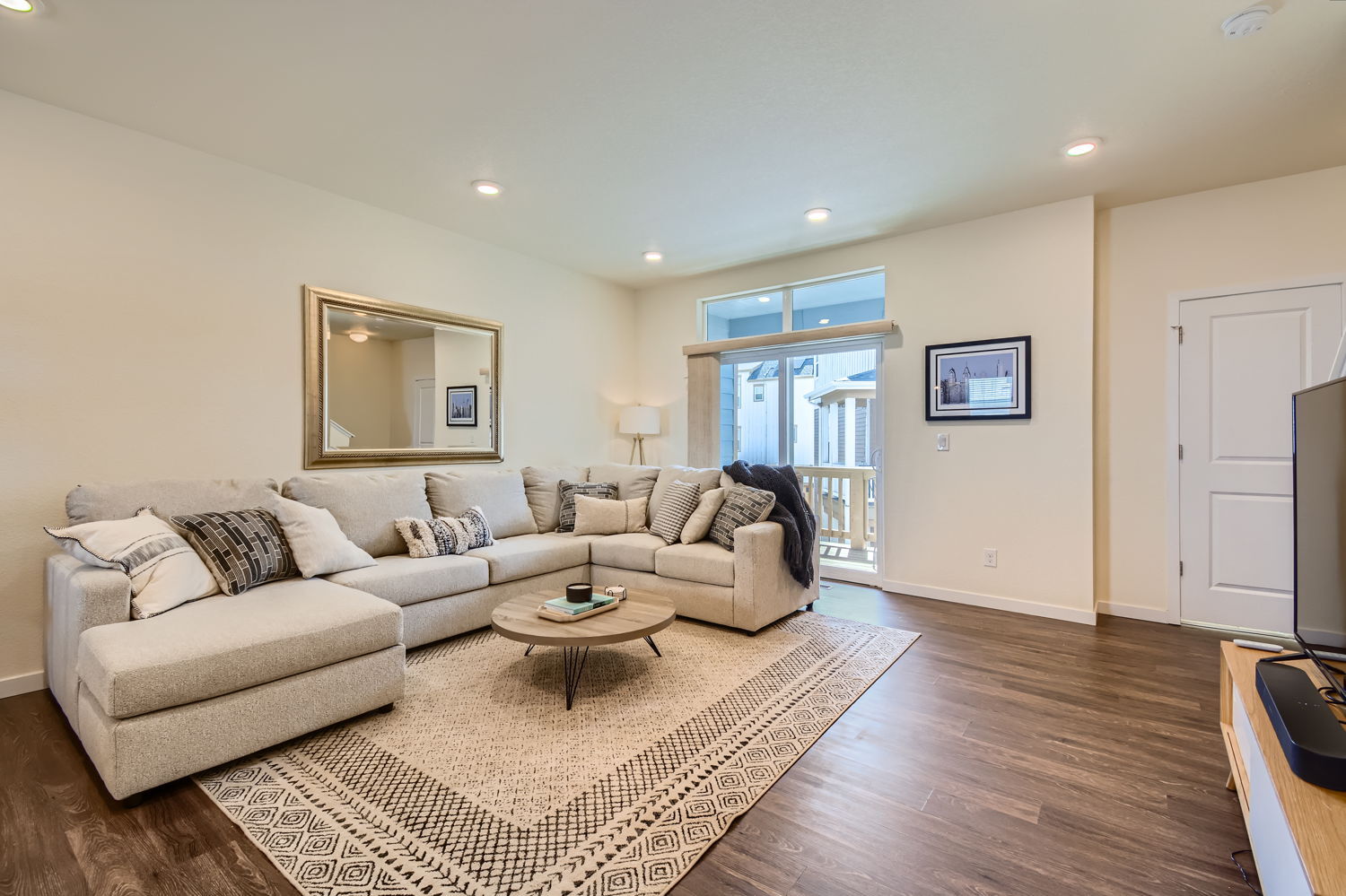 Living Room - 532 W Amherst Ave