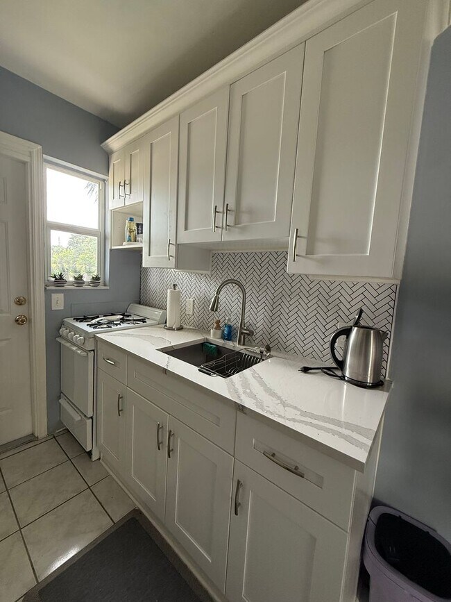 Building Photo - Beautiful 1 Bedroom Apartment for Rent!