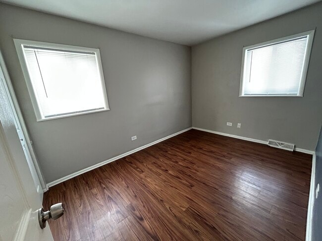 Building Photo - 315 E Rose St