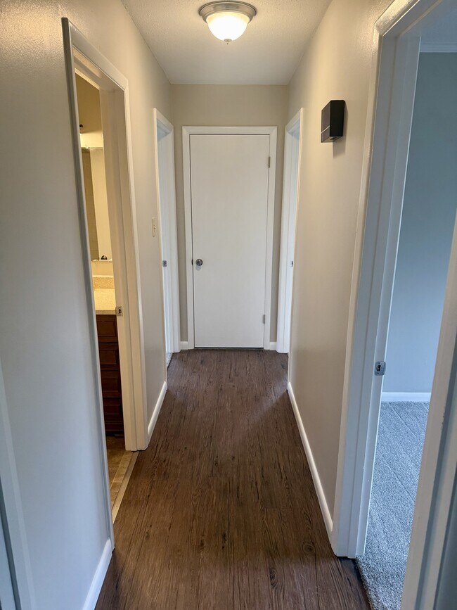 Building Photo - 928 Roderick Rd