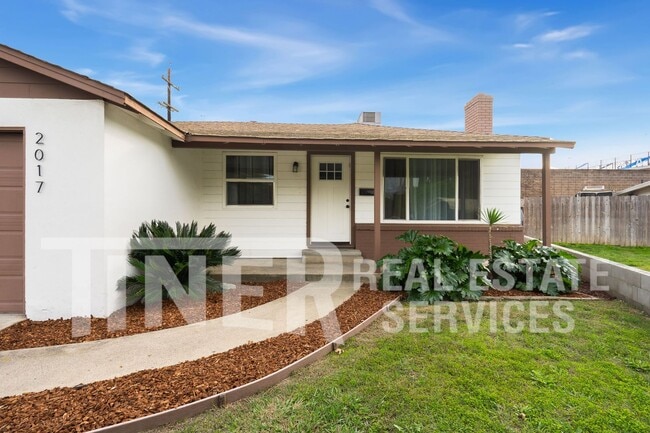 Building Photo - 2017 Buckeye Dr