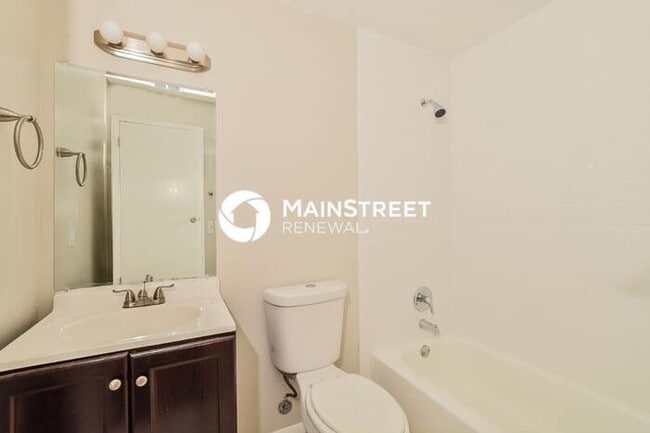Building Photo - 3 Bedroom Pet-Friendly Home in Apopka, FL with Main Street Renewal