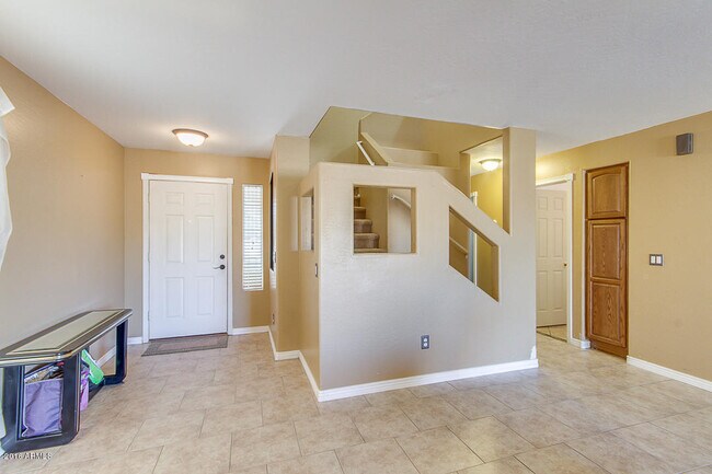 Building Photo - Amazing 4 bedrooms, 3 bathrooms house in P...