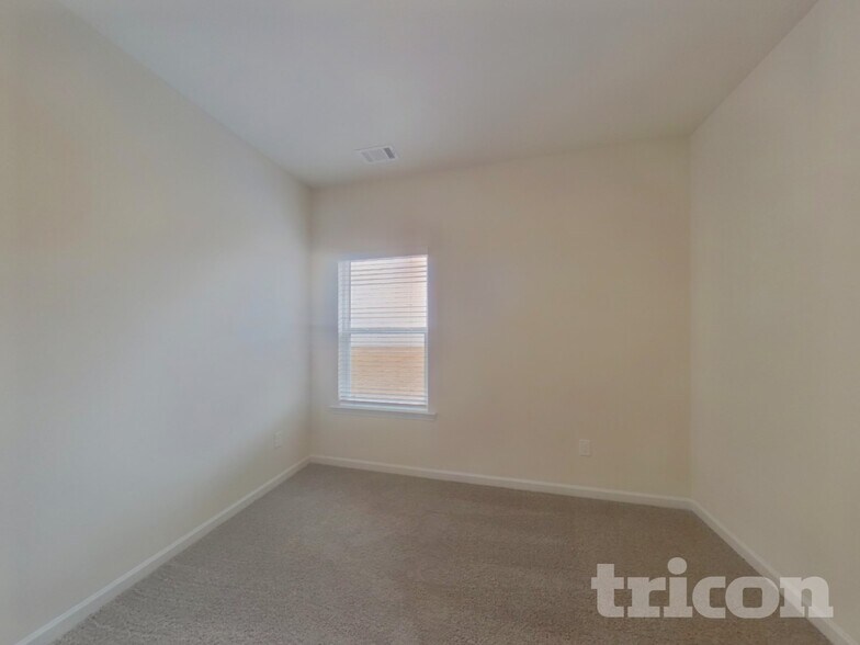 Building Photo - 292 Oliver Dr