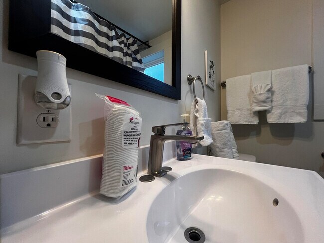 Building Photo - 4 Donaldson St