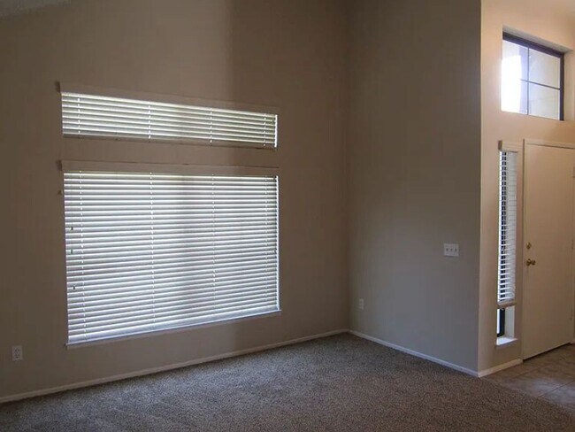 Building Photo - Nice 3 BR in Great MoVal Neighborhood