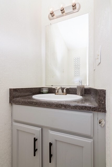 Building Photo - 2697 W Ocotillo Rd