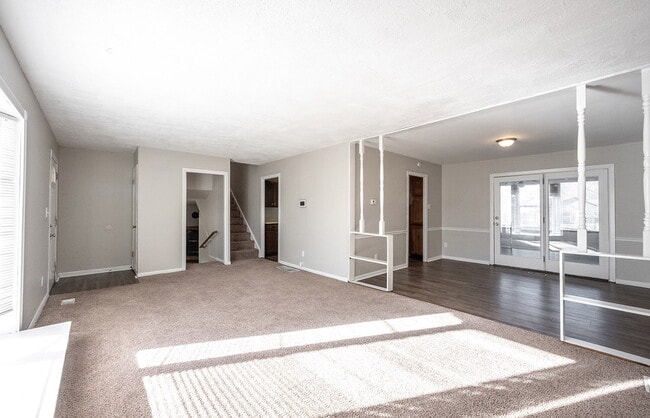 Building Photo - "Charming 3-Bed, 2-Bath Gem on E 35th St w...