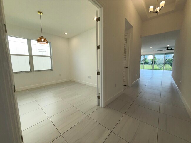 Building Photo - 1346 Harvester Xing