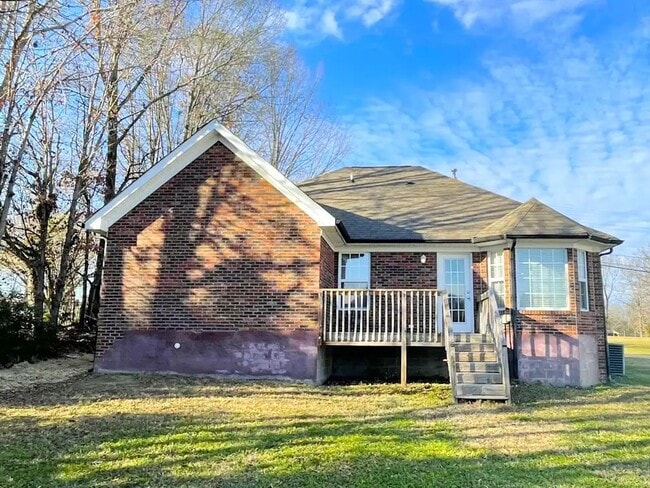 Building Photo - 2205 Centergrove Rd