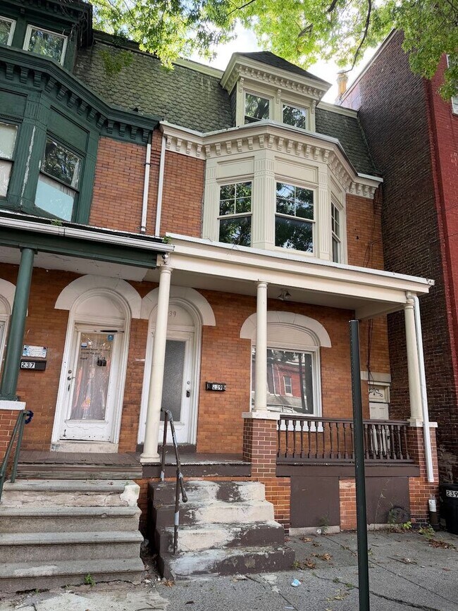 Building Photo - 239 S 6th St