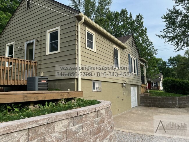 Building Photo - Northland Home, Amazing Detached Garage/Shop!