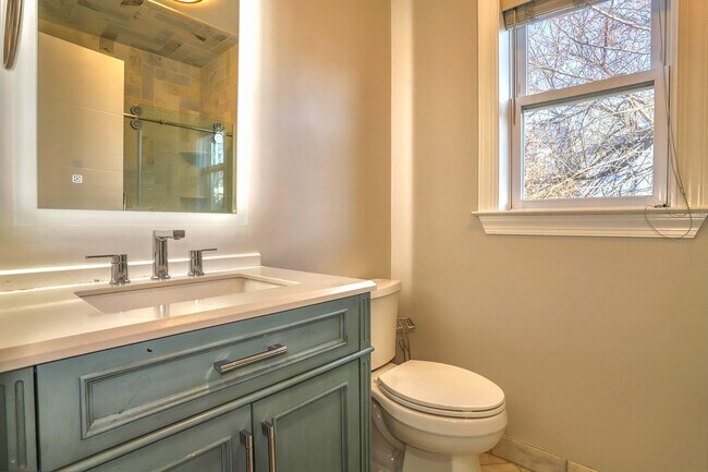 Building Photo - 40 Grant St