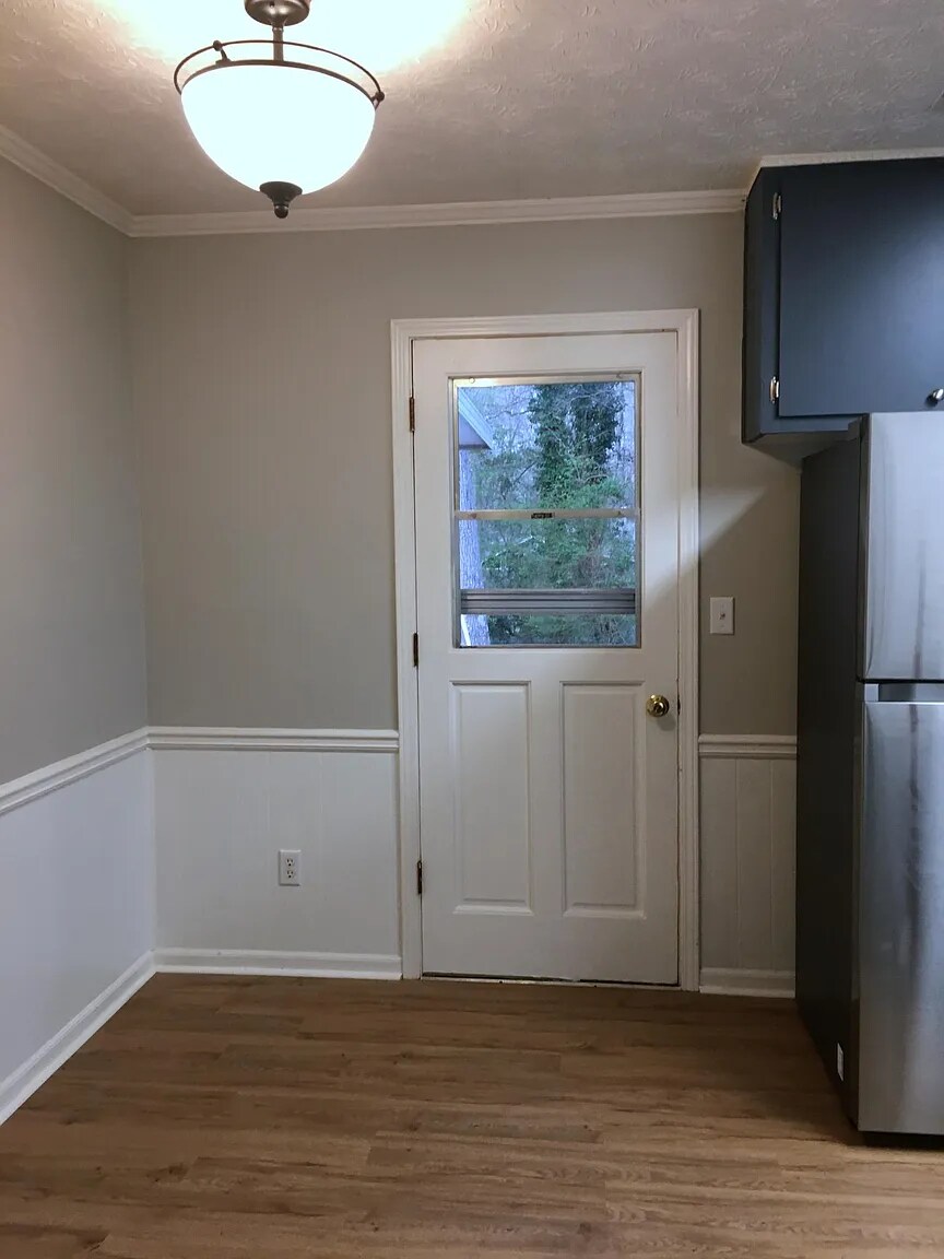 Building Photo - 4821 Valley Dale Dr SW