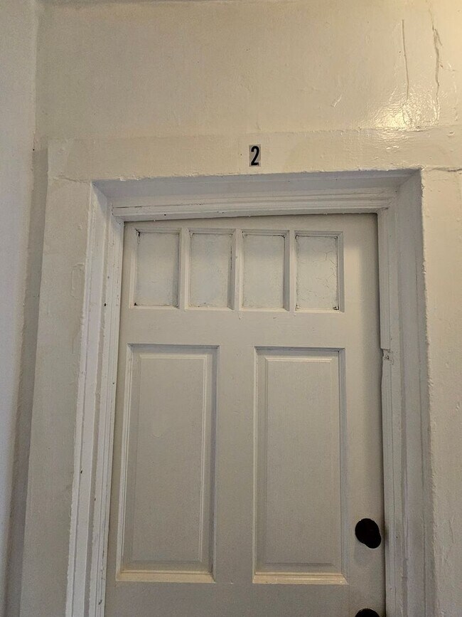 Building Photo - One Bedroom Apartment in Craddock