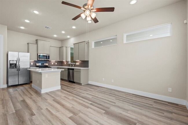 Building Photo - 9012 Lonestar Creekbend Ln