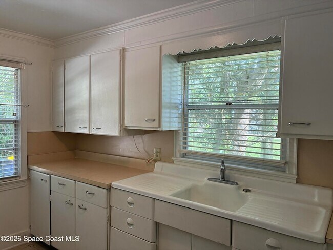 Building Photo - 803 Rockledge Dr