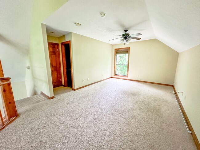 Building Photo - 652 Humphries Cove Rd