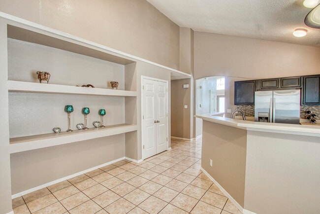 Building Photo - 12561 Paseo Alegre Dr
