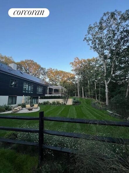 Building Photo - 9 Willow Pond Rd
