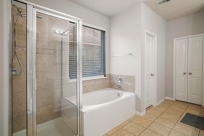 Building Photo - 210 Black Swan Pl