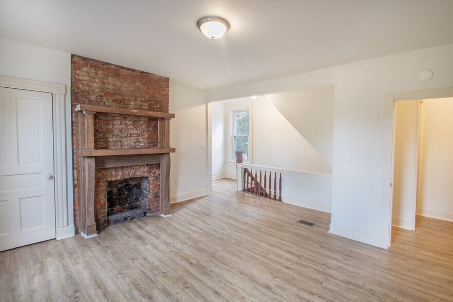 Building Photo - 328 Franklin Ave