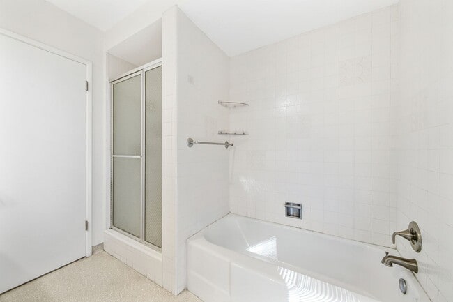 Building Photo - Alto Cedro Estate Lease