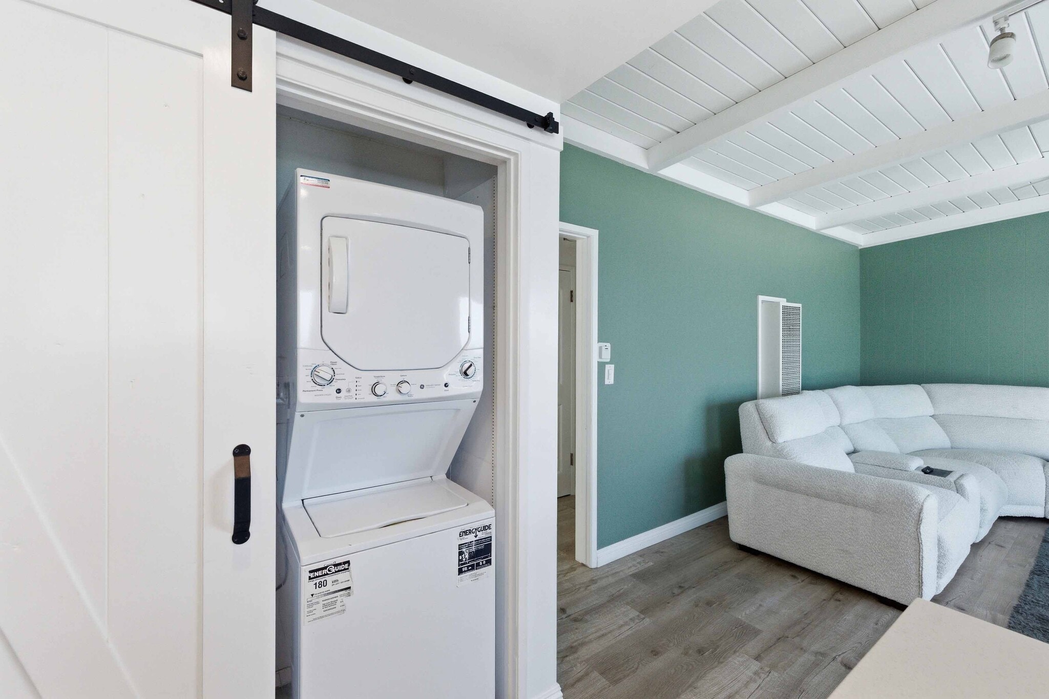 Building Photo - 3105 Ocean Dr