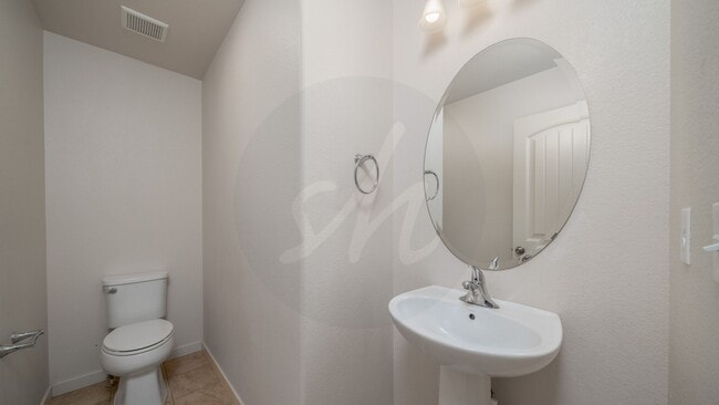 Building Photo - Beautiful 2 Story home in North Fork