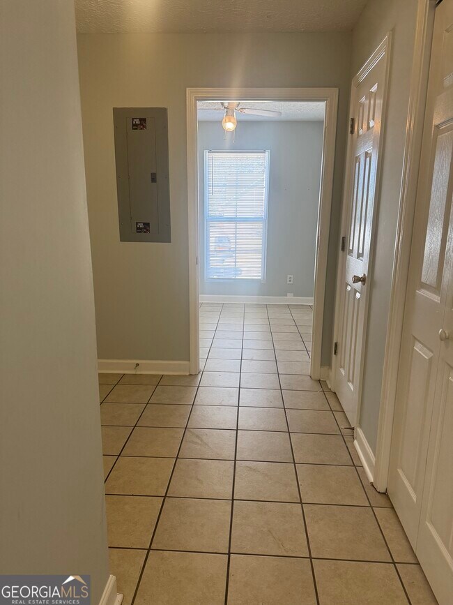 Building Photo - 1108 Patriot Cir