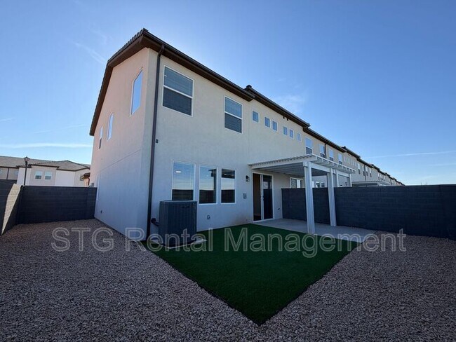 Building Photo - 1010 S 4380 W