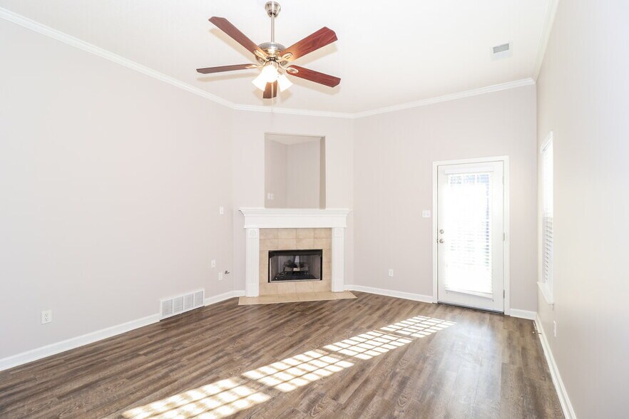 Building Photo - 10088 Cross Valley Dr