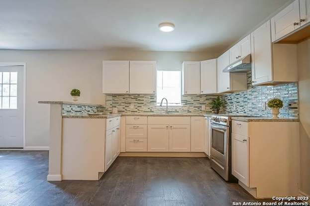 Building Photo - 303 Victor St