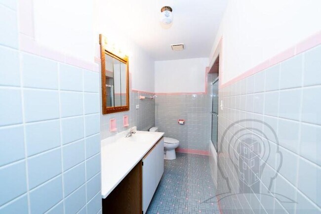 Building Photo - 2 bedroom in CHICAGO IL 60641