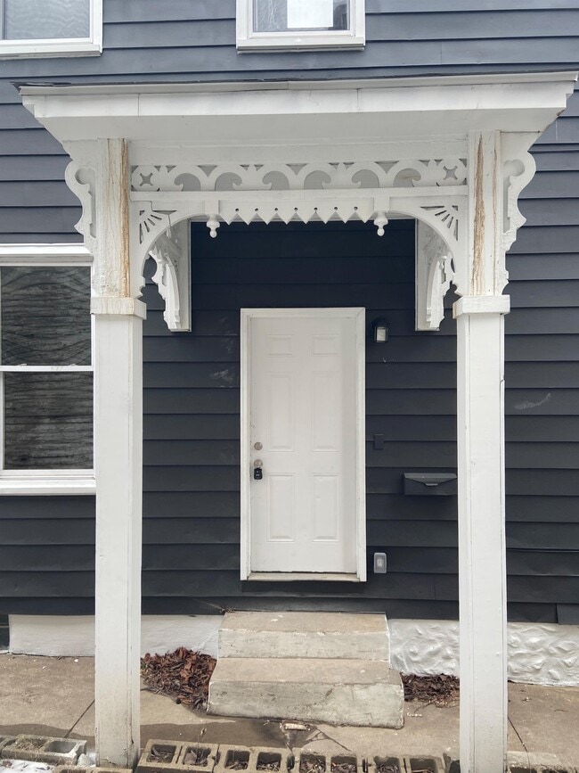 Building Photo - 314 E 15th St