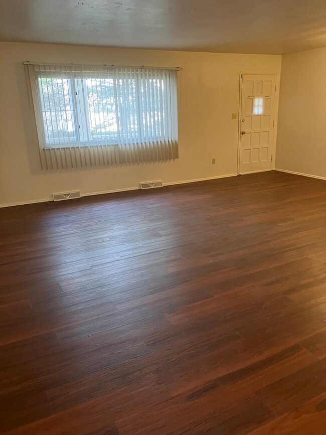 Building Photo - 1824 Cromwell Dr