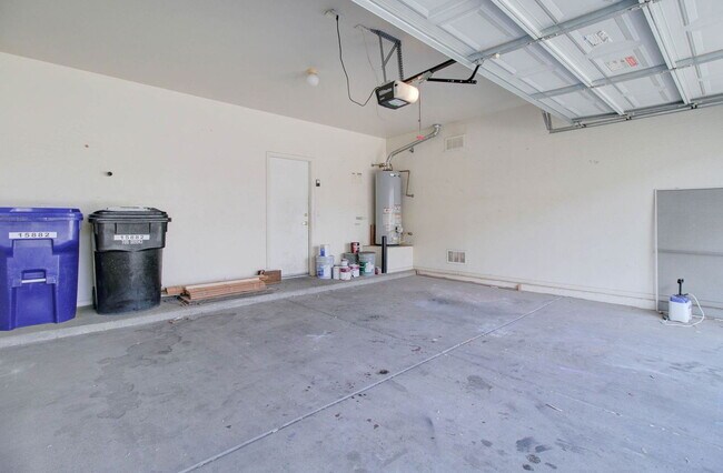 Building Photo - 15882 N 172nd Ln