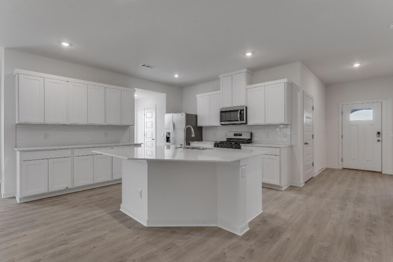Building Photo - 981 PEBBLE Dr