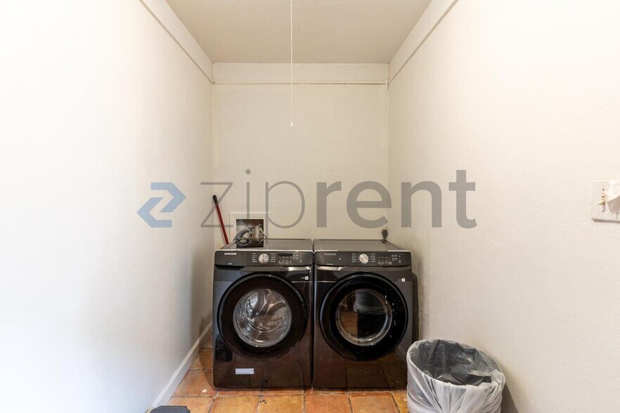 Building Photo - 703 Nelray Blvd