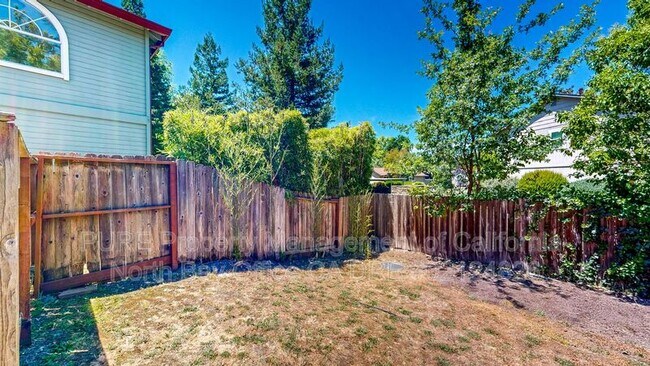 Building Photo - 5075 Charmian Dr
