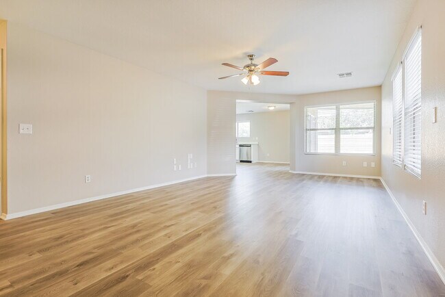 Building Photo - 2300 E Gleneagle Dr