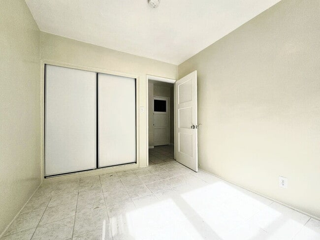 Building Photo - 2366 Venice Blvd.