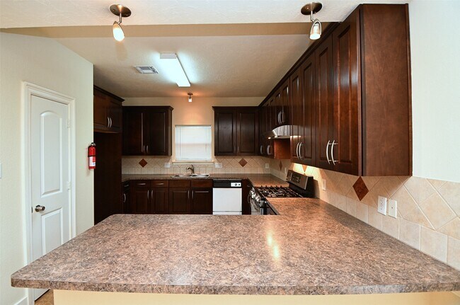 Building Photo - 5211 Holly View Dr