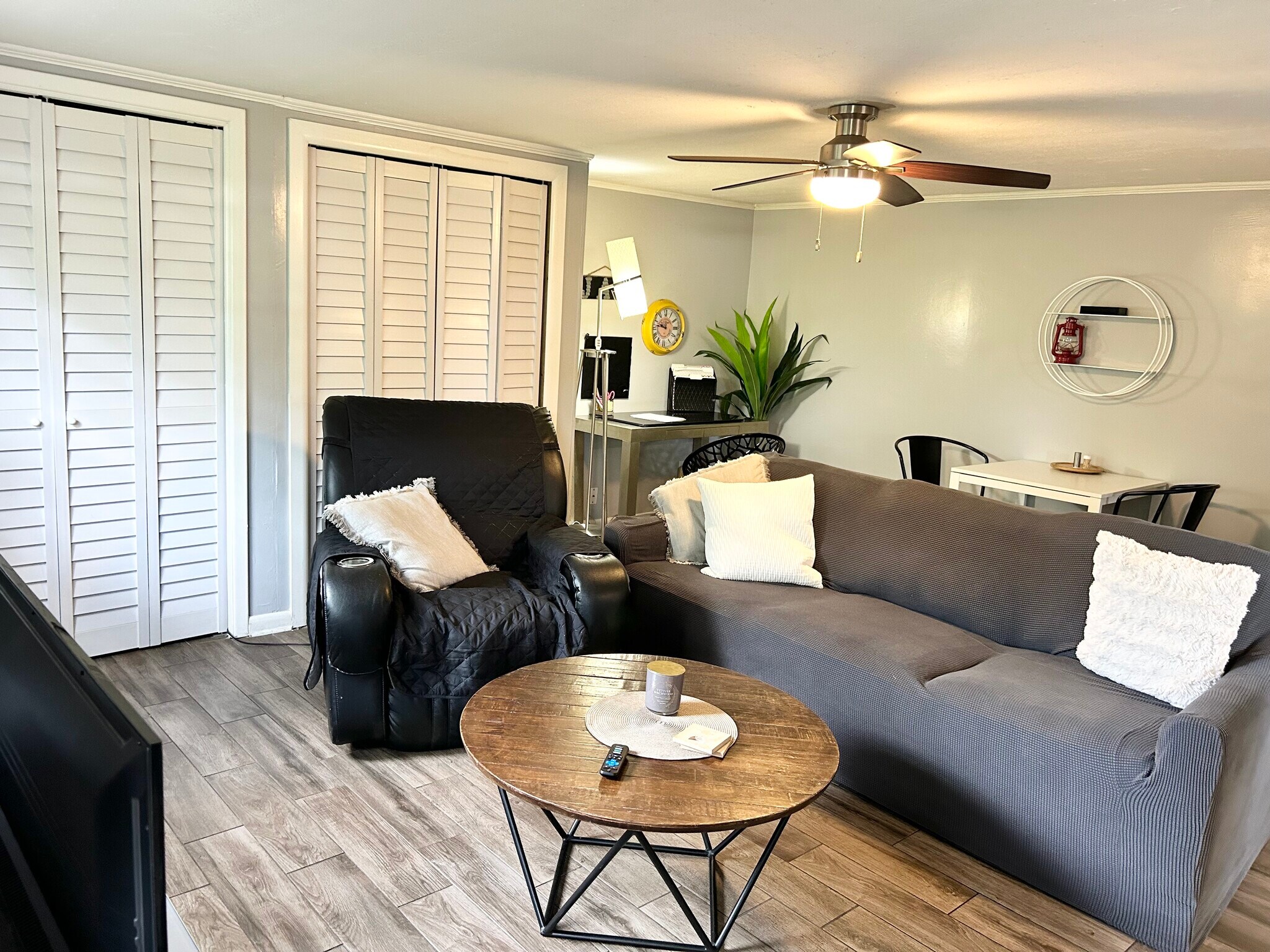 Building Photo - 2320 Vista Ave