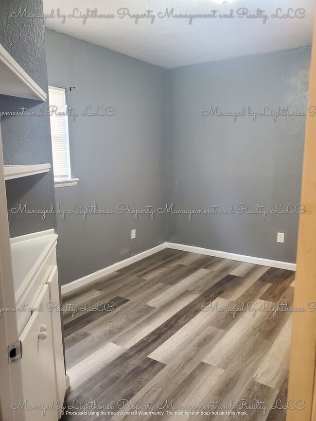 Building Photo - 2 Bedroom / 2 Bathroom Home in Historic Springfield ? Huge Fenced Yard