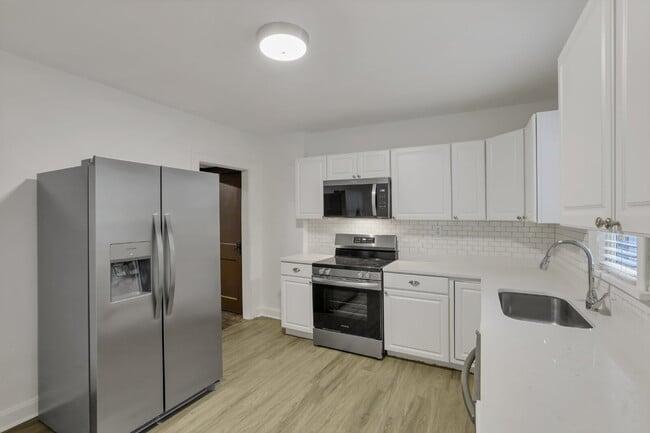 Building Photo - 1349 N 6th St