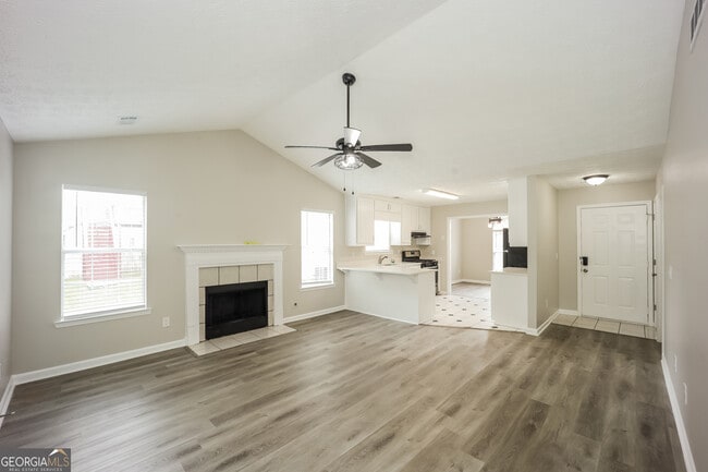 Building Photo - 7911 Woodlake Dr