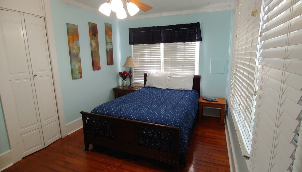 bedroom front of house - 708 Vincent St
