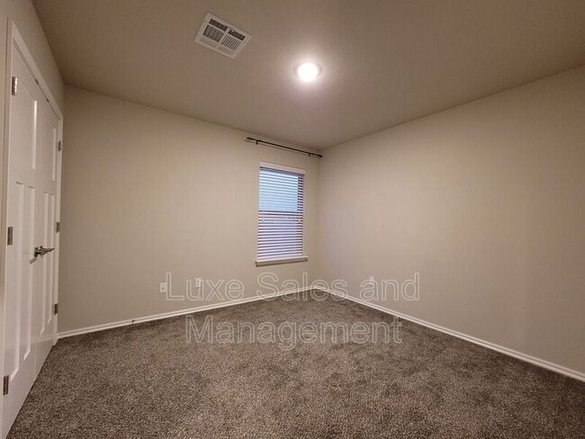 Building Photo - 8808 SW 45th St